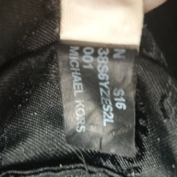 Vintage Michael Kors Black Leather Purse. Multiple Pockets. Sturdy Stitching. - Picture 10 of 10